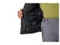 Homme en veste noire et pantalon gris, avec doublure intérieure visible.