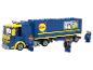 Lego vrachtwagen met Lidl-logo en minifiguren die medewerkers voorstellen.