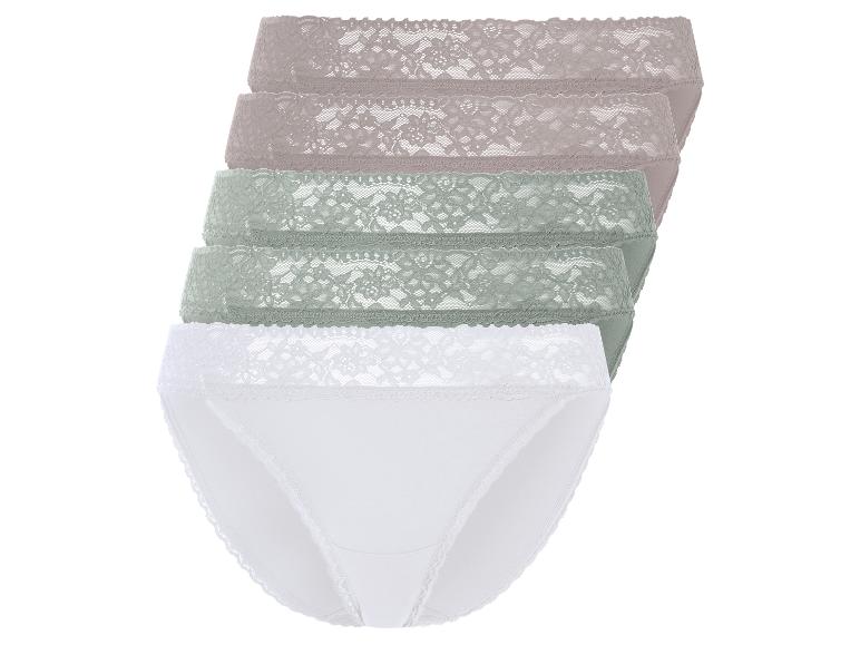 Trois paires de culottes blanches, vertes et beiges avec dentelle.