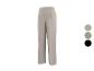 Lichtbeige damesbroek met kleuropties: beige, groen en zwart.