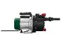 Waterpomp met handvat, groene motor en zwarte slangen
