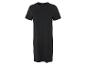 Een zwarte t-shirt jurk.