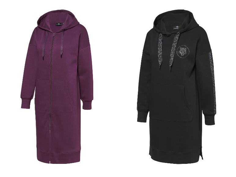 Twee lange hoodies, een paarse en een zwarte met luipaardprint.