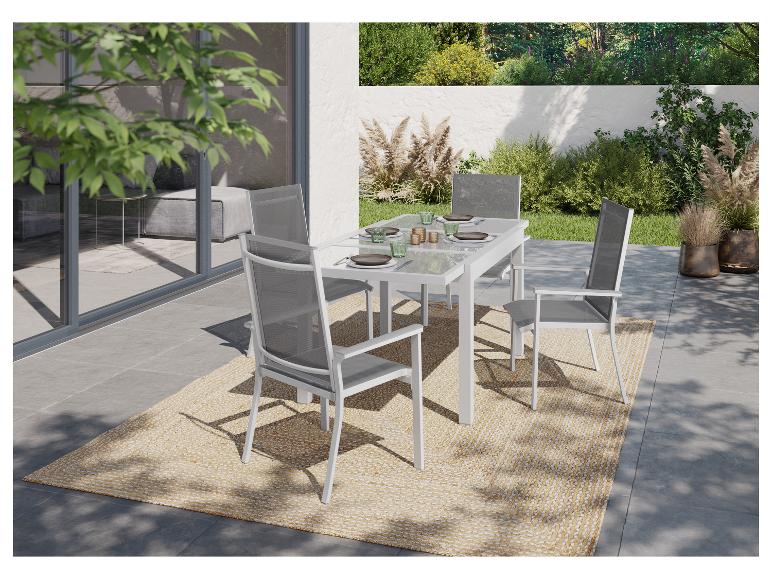 Moderne aluminium tuinset met tafel en stoelen.