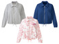 Trois vestes pour femmes : grise, bleue matelassée et rose à motif marbré.