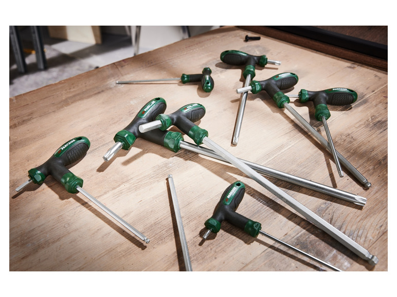 Parkside L-sleutels met verschillende maten op een houten tafel.