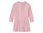 Roze meisjesjurk met lange mouwen.