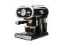 Zwart en chromen espressomachine met twee glazen koffie.