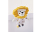 Un lion en peluche avec une crinière jaune en tant que jouet à suspendre pour bébé.