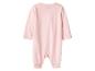 Grenouillère bébé rose clair en peluche avec manches longues et pieds fermés.