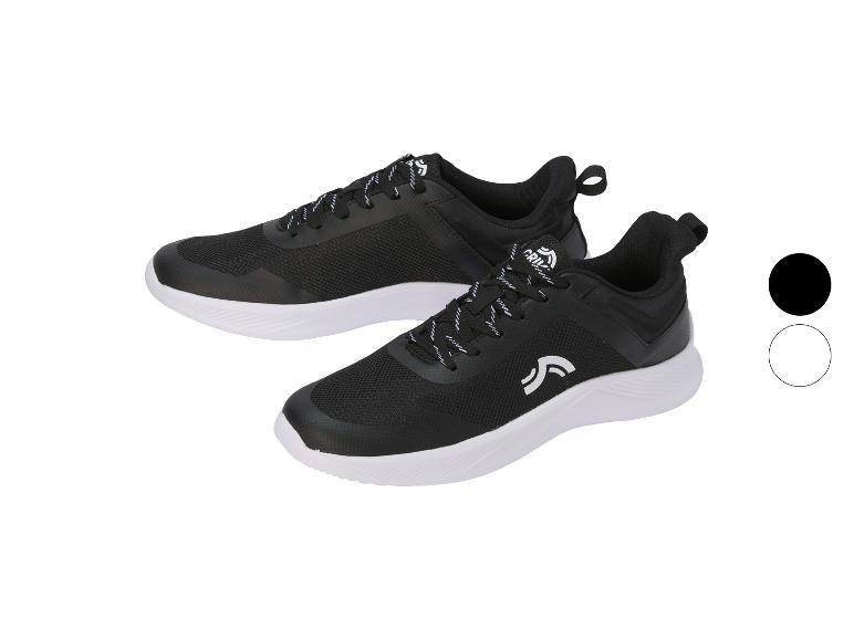 Zwarte sneakers met witte zool en veters, met een logo aan de zijkant