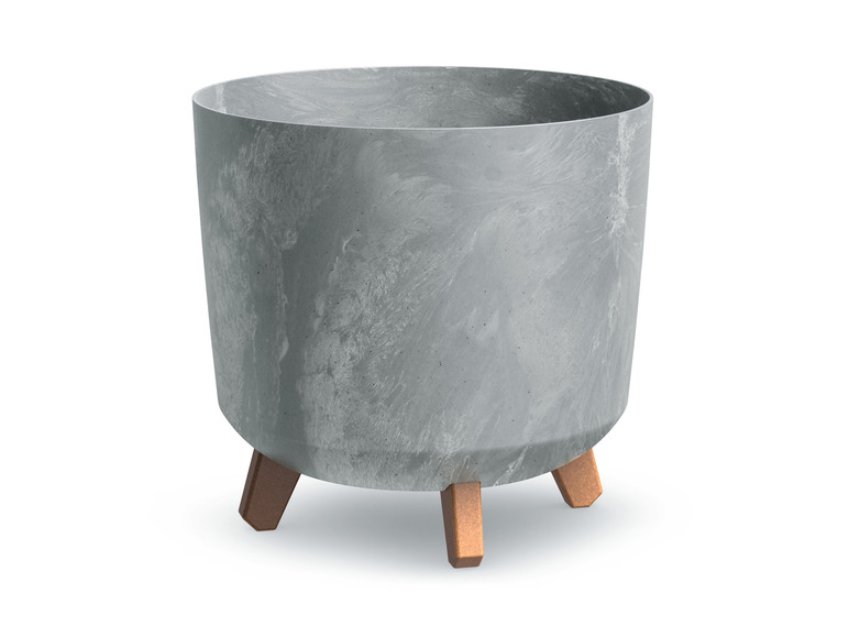 Un pot rond en béton sur des pieds en bois.