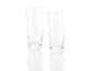 Deux verres à bière transparents.