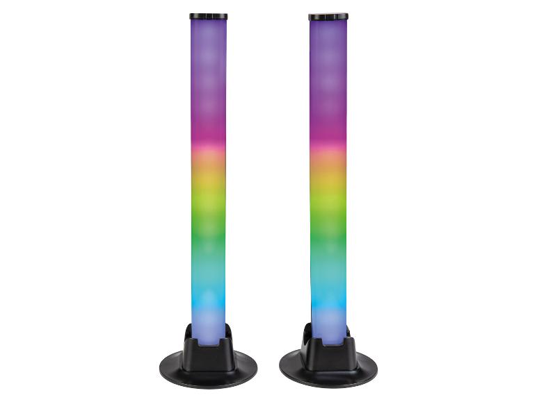 Twee verticale LED-lampen met een kleurverloop van paars naar blauw, op een witte achtergrond.