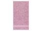 Een roze badhanddoek.