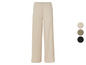 Pantalon large beige avec taille élastique.
