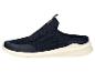 Marineblauwe mesh instapsportschoen met een beige zool.