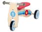 Tricycle en bois pour enfants avec le numéro 1 et des rayures bleues.