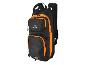 Zwarte en oranje sportrugzak met meerdere zakken en reflecterende details.