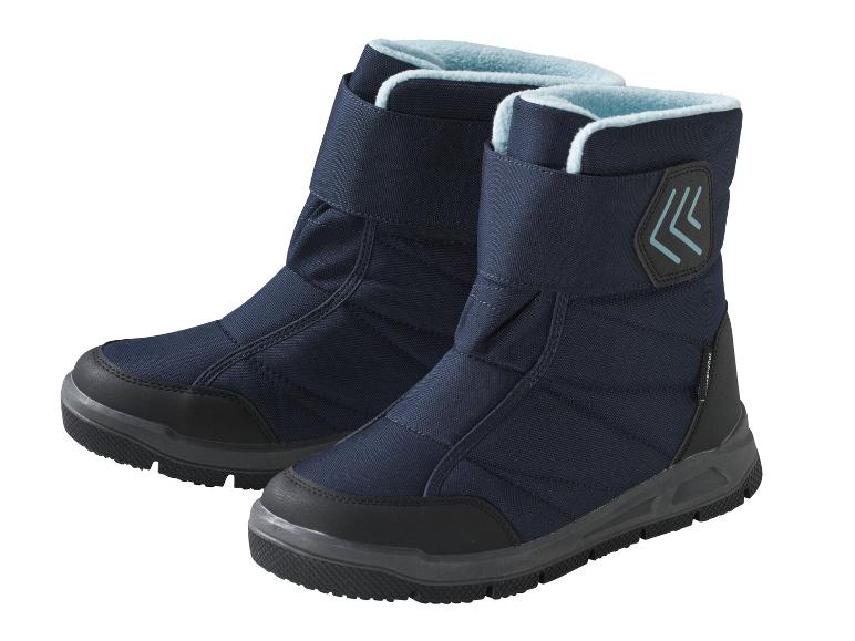 Une paire de bottes d'hiver bleues avec le logo de la marque.