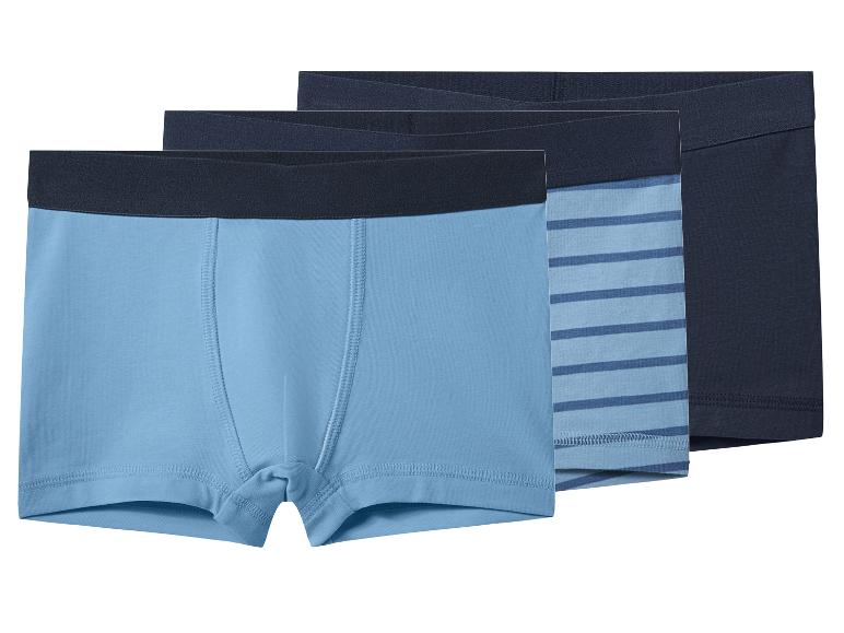 Drie herenboxershorts: lichtblauw, gestreept en donkerblauw