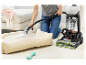 Nettoyage d'un coussin de chien avec un nettoyeur vapeur Bissell PowerWash.