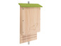 Een houten vleermuizenhuis met een groen dak.