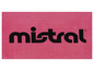 Une serviette rose avec le logo Mistral.