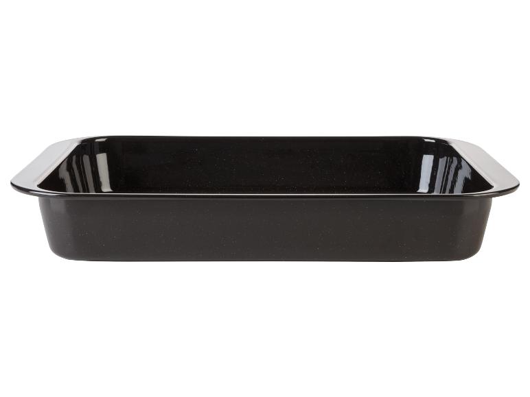 Un plat à four noir avec un intérieur lisse émaillé.