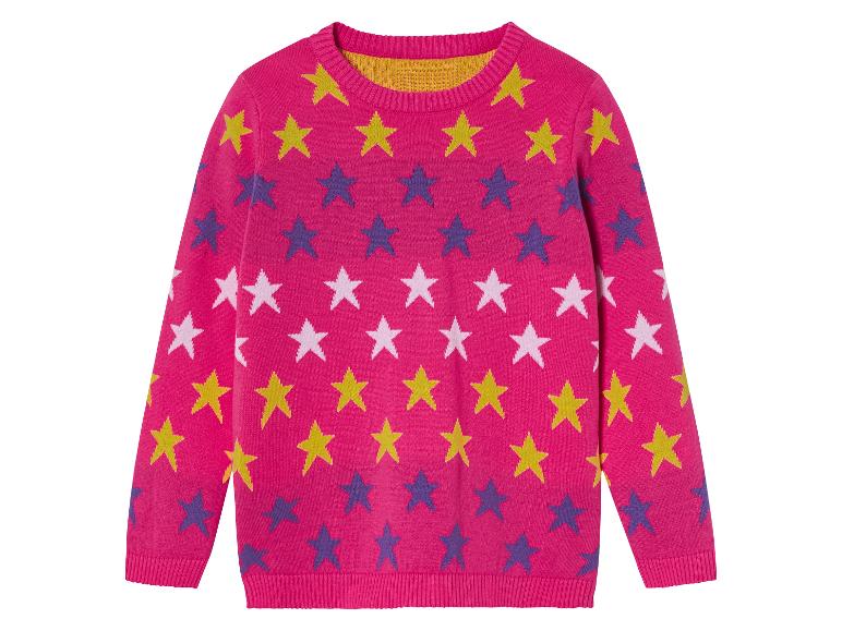 Un pull rose avec un motif d'étoiles.