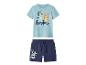 Ensemble enfant avec t-shirt bleu clair et short bleu foncé, tous deux avec des imprimés de personnages de dessins animés.