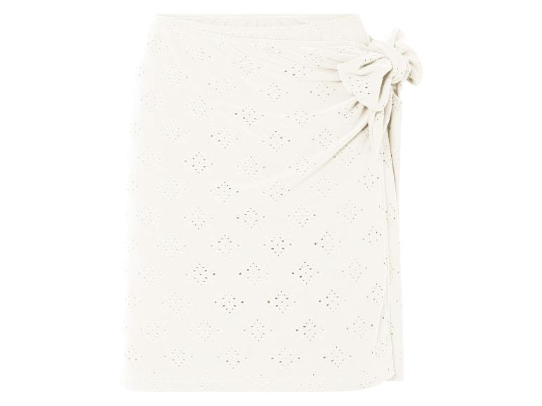 Jupe blanche en tissu ajouré, style cache-cœur.