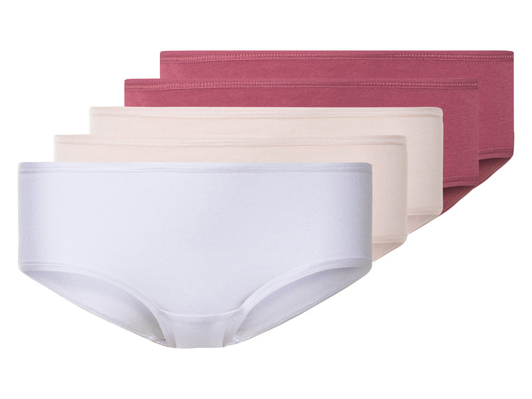Drie paar damesonderbroeken in wit, roze en rood.