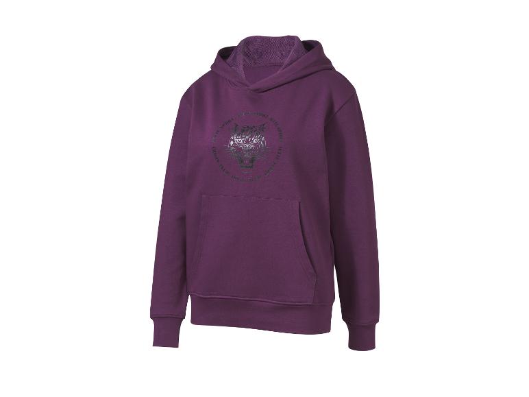 Un sweat à capuche violet avec un imprimé léopard.