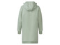 Een lichtgroene hoodiejurk.