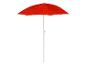 Rode strandparasol met geometrisch patroon op een witte achtergrond.