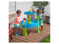 Twee kinderen spelen met een Step2 watertafel met fonteinen.