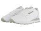 Paar witte klassieke sneakers met grijze zolen