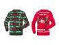 Twee kersttruien, één groen gestreept en één rood met belletjes.