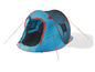 Een blauwe pop-up tent met rode touwen.