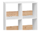 Étagère blanche avec des tablettes en bois.
