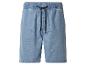 Short en jean bleu clair avec taille élastique et cordon noir.