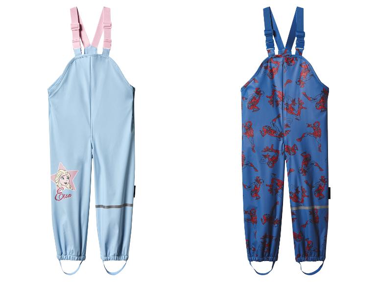 Deux pantalons de pluie : un bleu clair sur le thème de La Reine des Neiges et un bleu sur le thème de Spider-Man.