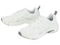 Een paar witte sportschoenen met grijze details.
