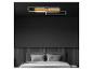 Slaapkamer met bed en moderne plafondlamp met houten details.