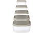 Set van vijf stapelbare transparante voedselcontainers met beige deksels.