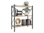 Een houten boekenkast met zwarte metalen poten, gevuld met boeken en decoratieve voorwerpen.