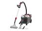 Aspirateur eau et poussière avec accessoires, incluant un long tube et diverses buses.