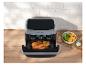 Silvercrest airfryer met kip, friet en broccoli op een houten aanrecht.