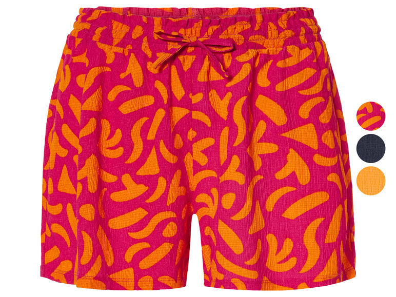 Een roze korte broek met een oranje abstract motief.